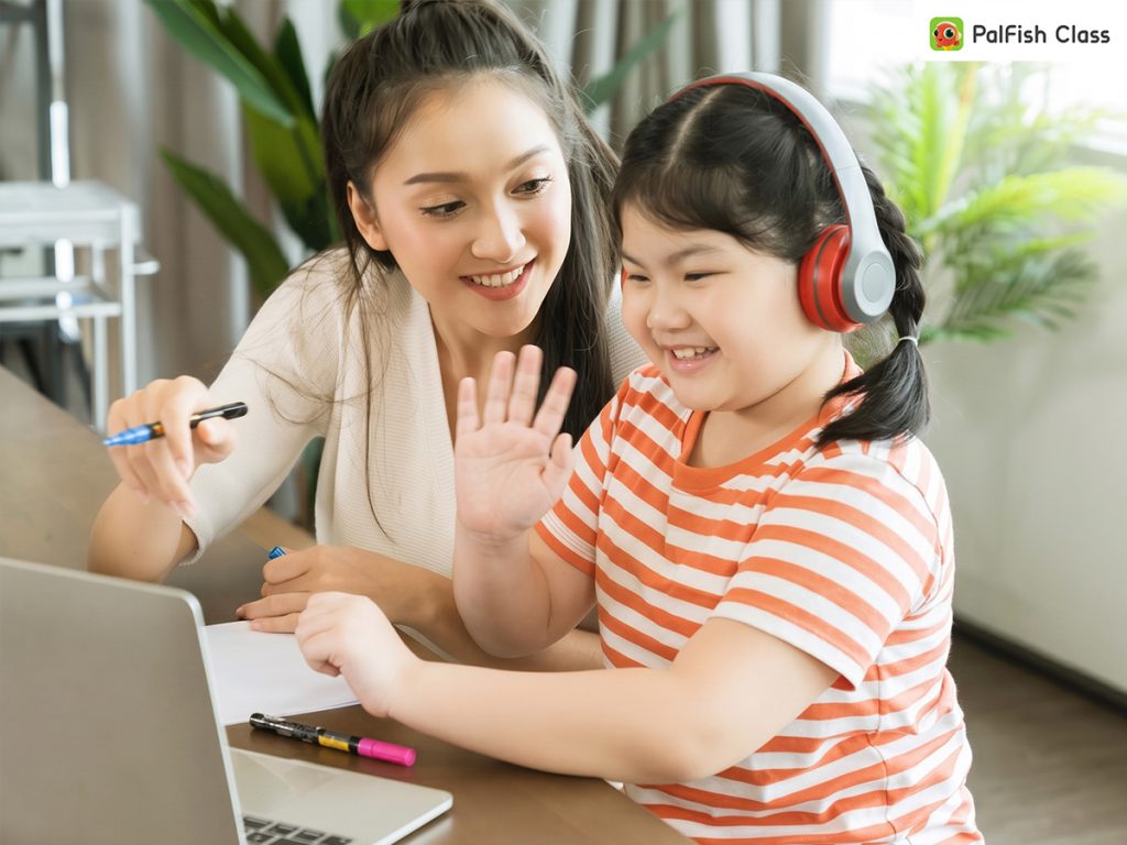 Giáo viên PalFish Class ghi nhận tiến bộ riêng cho con tự ti vì nói tiếng Anh kém bạn